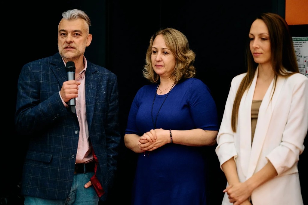Разговор по време на премиерата на „Зад заключените врати“